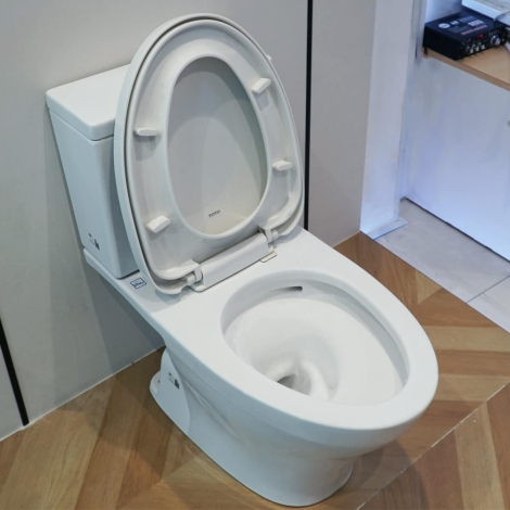 Bồn Cầu 2 Khối TOTO CS326DT3 Nắp Êm TC385VS