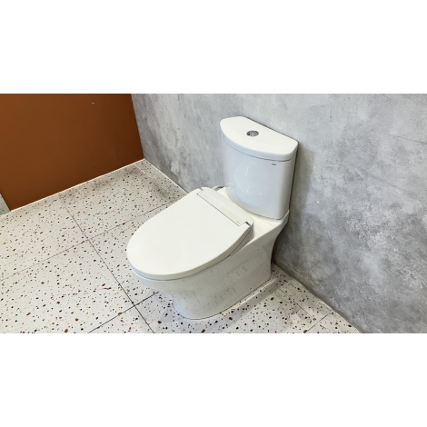 Bồn Cầu TOTO CS838DE2 Hai Khối Nắp Cơ