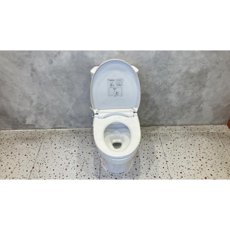 Bồn Cầu TOTO CS838DE2 Hai Khối Nắp Cơ