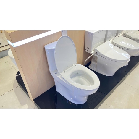 Bồn Cầu TOTO CS838DT10 Nắp Êm TC395VS 2 Khối